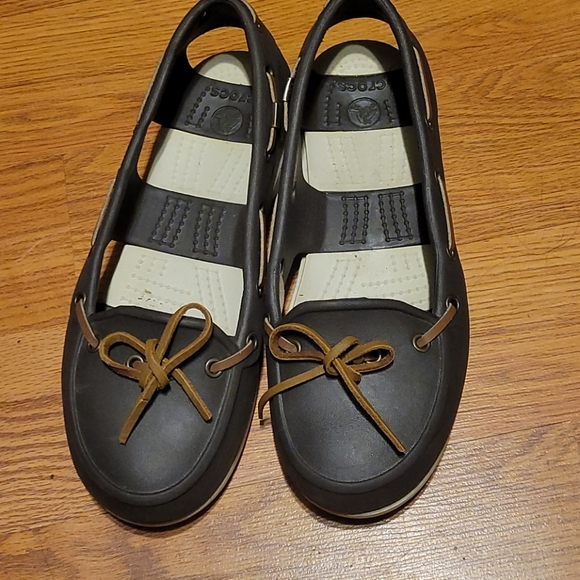 W6 Crocs - Picture 2 of 3